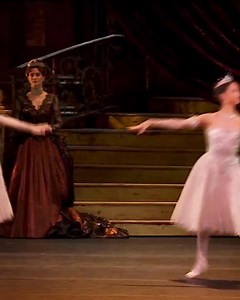 Dance is never just about the steps - it’s about the people you share them with. ❤️ Enjoy the performance by these two beautiful principal artists of the Royal Ballet @akanetakane and @francescahayward ❤️ #ballerina #ballet #beauty #balletshoes #dancer #dance #mdmdance | MDM Dance