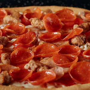 ⚠️ Nuevo nivel de ASMR 🎙️✨🍕✨ Menos de 5 segundos nos tomó despertar tus deseos por Marco’s Pizza. La forma en que preparamos nuestra pizza hace que al hornearla se escuche igual a su sabor, simplemente deliciosa 🤤. #LosPizzaLoversSaben | Marco's Pizza Puerto Rico