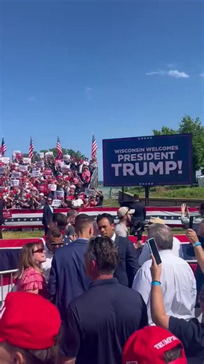 @nytimes @TheAthleticFC Before you can LIE to what's left of your audience, HUGE turnout for President Trump!! The American people LOVE HIM even more than we HATE Democrats and the NYT!!! #MAGABaby