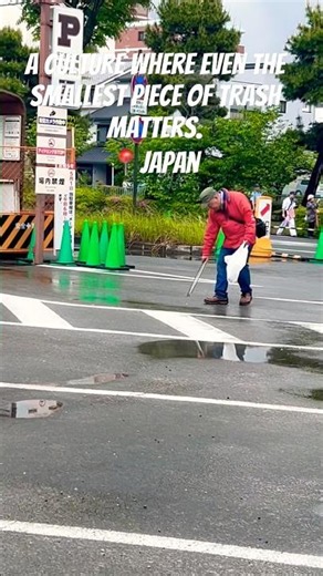 Japan where cleanliness is a habit. Even the tiniest pieces of trash don't go unnoticed. 🇯🇵