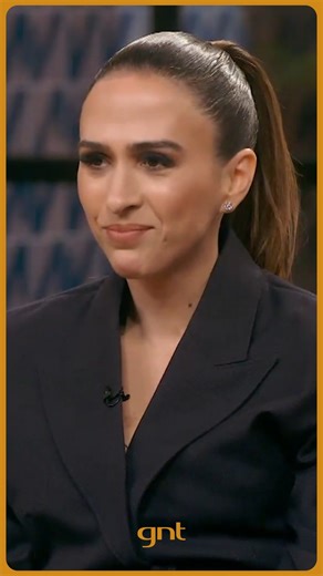 4M views · 166K reactions | Que tal um tempinho para gente rir e também refletir sobre maternidade? Ao mesmo tempo? Sim! Com a Tatá Werneck, a gente pode se emocionar, se debulhar em lágrimas e cair na gargalhada ao mesmo tempo!  No #TBT de hoje do #ConversaComBial, a apresentadora falou sobre o sentimento de “estar sempre devendo” na maternidade e como entitulam pais comuns como heróis fazendo o mesmo que as mães. Vai, pode falar, é assim também por aí? | GNT | Facebook