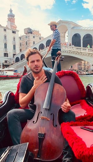 Signorina, let’s start this year with some love and romance 😉❤️🎻 https://www.instagram.com/hausercello | HAUSER
