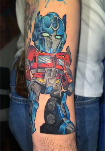 Algo colorido, muchas gracias por la confianza 🙏🏼#transformers #optimusprime #tattoos #tattocolor