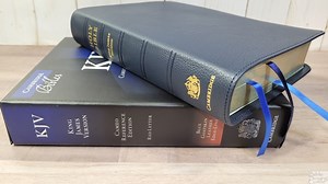 Cambridge Cameo in Blue Goatskin Bible Review - Bible Buying Guide