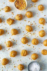 3-Ingredient Peanut Butter Protein Balls - The Girl on Bloor