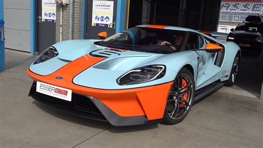 Gulf livery Ford GT stuns at the pits