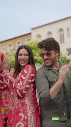 Ahsan Khan and Sonam Bajwa, having fun on the set of their new project, uniting Pakistan and India in the world of entertainment. 🎥❤️ #ahsankhan #sonambajwa | Pakium.PK