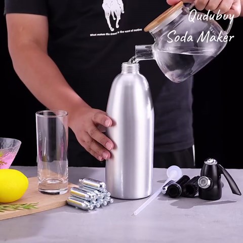 1L Portable Home Soda Maker – Aluminum Soda Siphon, Vintage Seltzer Bottle for DIY Homemade Carbonated Drinks, Sparkling Water Maker for Healthy Soda Water & Cocktails (Red)