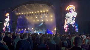 179K views · 1.8K reactions | Richard Ashcroft dedicating Bitter Sweet Symphony to The Stone Roses! What a night! Massive thank you to Simon Moran SJM Concerts sorting us tickets, top man  | Clone Roses | Facebook