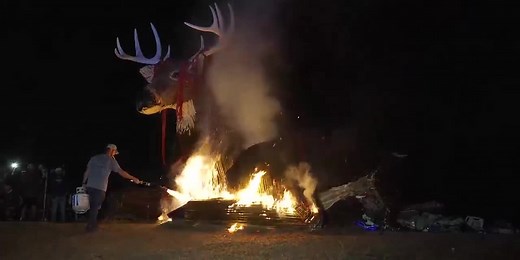 Bonfires light the levees on Christmas Eve in South Louisiana