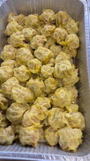 BOMBUCHA 808 on Instagram: "Condolences and all my Aloha, goes out to the Ho’ohuli Ohana in Nanakuli. It was my pleasure to do your catering. Buffet line for 300 ppl Garlic Chicken Teriyaki Shrimp Tempura Charisu Fried Noodles Bombucha pork hash Mac Salad Rice Plus 350 Bentos Rest in love, E Moe Malie Anakala 🤍 #auntehkauiscatering"