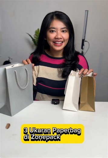Beragam ukuran paperbag untuk kebutuhanmu, bisa custom logo ataupun tulisan juga guys! Hanya ada di Zone Pack!🛍️🛒✨ #zonepack #rajanyapackaging #kemasanbandung #paperbag