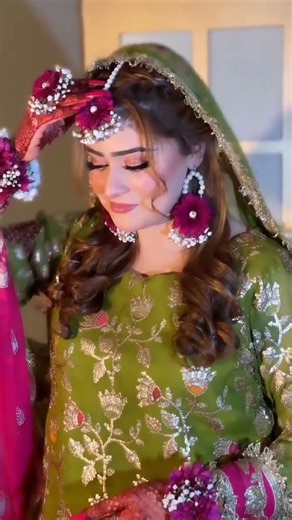 beautiful mehndi bride 💗 #viralshort #weddingdress#viralshort