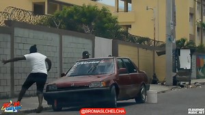 188K views · 9.8K reactions | BROMAS TIRANDO CUBETA DE AGUA EN LA CALLE PARTE 4 | Starlyn Marte Videos | Facebook