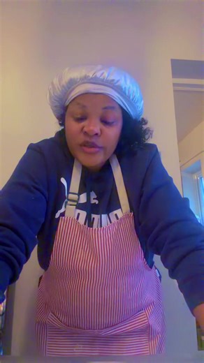 Covering a cake with fondant #cake #fondant #fondodepantalla #cakedecorating #cakedesign