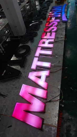 This hologram letter sign looks insane both day and night, everyone stares when passing by #sign