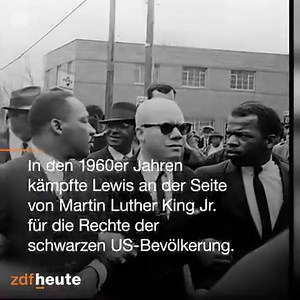 John Lewis, Mitstreiter von Martin Luther King und Ikone der US-Bürgerrechtsbewegung, wurde vor 55 Jahren auf der Brücke in Selma gewaltsam niedergeschlagen. Nach seinem Tod überquert er die historische Edmund-Pettus-Bridge ein letztes Mal. | ZDF heute