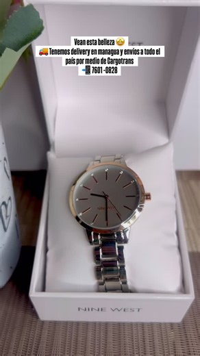 Rosebelle Cosmetic on Instagram: "El detalle que eleva cualquier look 🤍✨ Reloj plateado perfecto para el día y la noche. 🚚 Envíos a todo el país 📲7601-0828"