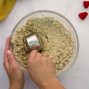 Delicious Raspberry Crumb Bars with a delightful shortbread crust, vibrant raspberry filling and otherworldly crumb topping!: https://www.theroastedroot.net/raspberry-crumb-bars-gluten-free-vegan/ This gluten-free vegan dessert recipe only requires 5 ingredients! | The Roasted Root