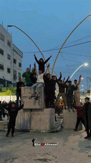 ‎Bilal H.Altaweel 📽️ بلال الطويل🔴‎ on Instagram‎: "فتحت السدة . اولى اللحظات بعد انسحاب قوات الاحتلال من المنطقة الجنوبية في الخليل في رابع أيام العملية العسكرية التي شنتها وفرضت خلالها منع التجول ووضع الحواجز بين الأحياء The first moments following the withdrawal of Israeli occupation forces from the southern area of Hebron on the fourth day of the military operation, during which a curfew was imposed and checkpoints were set up between neighborhoods."‎