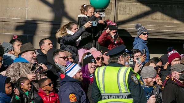Millions of New Yorkers, tourists gathered to watch Thanksgiving parade