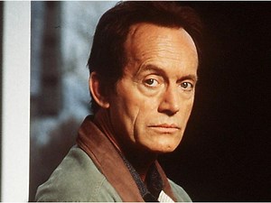 Lance Henriksen, aka Frank Black from Millennium, makes his way to Ottawa Comiccon