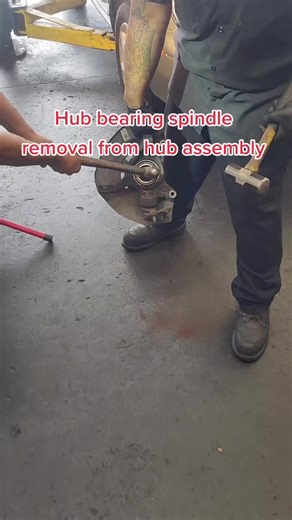 remove hub spindle with hammer #fyp #mechaniclife #michaeljackson #mechanicsoftiktok #foryoupage