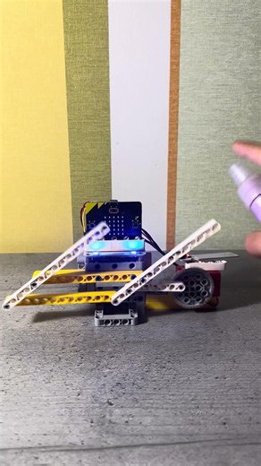 Lesson 28: The Wiper #electronic#lego#tractor#automobile#technology#sea#water#enjoy#engineering