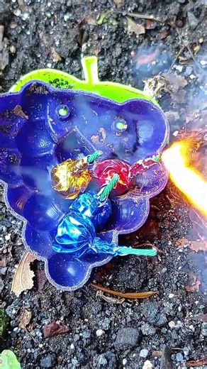 Nyobak telor dino di atasnya beddhe mainan. #experiment