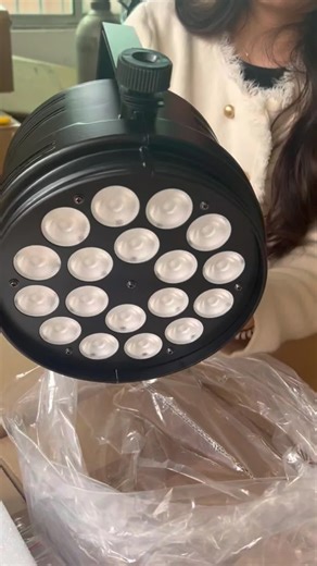 Efficient Packing of 18x18W LED PAR Lights for Shipment