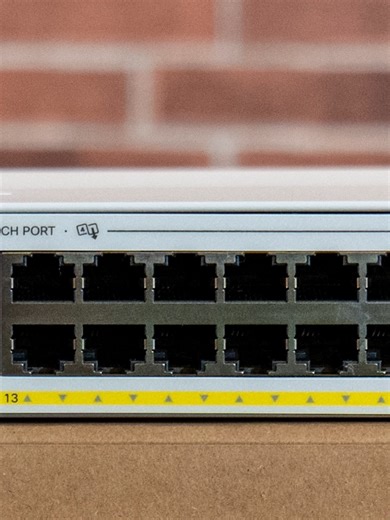 C1300-24P-4G 🔥 Switch Cisco Catalyst 1300 Series – giải pháp POE ĐỈNH CAO cho mạng doanh nghiệp thông minh! ⚡ 24 cổng Gigabit PoE (802.3at) – cung cấp nguồn & dữ liệu cho camera, AP, VoIP chỉ với 1 cáp 🔌 4 cổng SFP 1G uplink – mở rộng kết nối backbone/core nhanh & ổn định ⚡ Tổng công suất PoE lớn – hỗ trợ nhiều thiết bị đồng thời không lo thiếu điện 🛡️ Bảo mật mạng chuyên nghiệp: VLAN, ACL, QoS, Port Security 🚀 Hiệu năng mạnh mẽ – vận hành ổn định 24/7 cho văn phòng, cửa hàng, chi nhánh 📈 Q