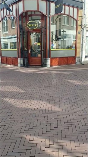 18 April De 1ste 3 gasten die vragen als de Afwas Mafia aanwezig is krijgen een gratis broodje