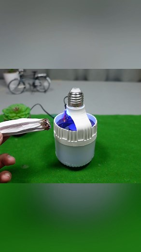 How to make an automatic mosquito trap with a light bulb