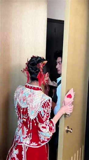 Funny Bride Blocks the Door Barefoot 😂 Unique Wedding Moment Gone Viral#wedding #love #shorts