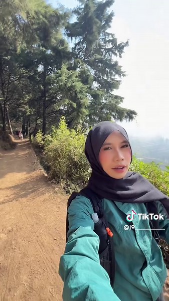 Vlog Panjang Naik Gunung Prau: Siapin Cemilan & Tips Pendakian