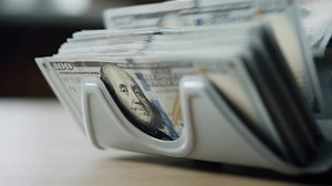 clip-1099925233-modern-automatic-machine-counting-american-dollar-bills