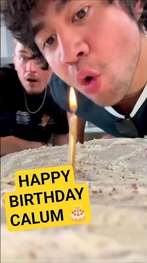 5SOS Calum Hood makes cake