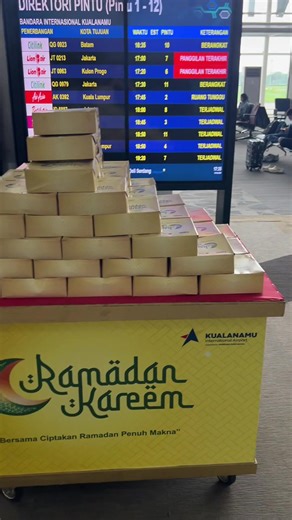 First Project that Mels Bakery recieve for Ramadhan this year is supplying Takjil Snack Box for KualaNamu Medan International Airport Passangers 🥹❤️ . #ramadhan #rayapenuhrasa #ramadhan2026 #takjilramadhan #snackboxmedan