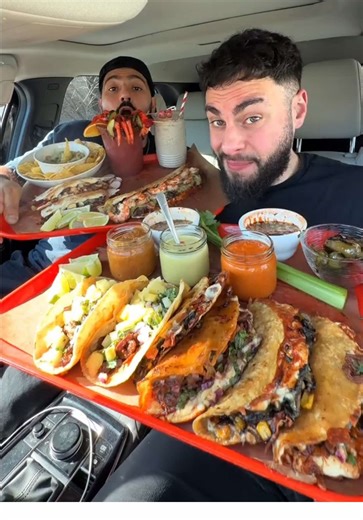 Trying the biggest tacos! (1 FOOT LONG) 📍Morena Mia 959 Bd René-Lévesque E, Montréal, Quebec #mexicanfood #tacos #foodreview #mukbang #asmr Mexico Birria mtlfood laval authentic