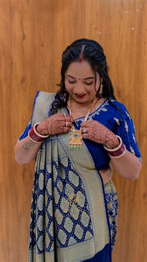 Ladli Bridal Studio | Makeup & Hair Artist Surat on Instagram: "Radha jeva lago chov😍 Book your special day package Ladli bridle Studio 9328559670 #sarilook #makeupandhair #elegantvibes #glamlook #salonmagic saree makeup look, saree hairstyle, party makeup and hair, traditional glam look, indian makeup artist, salon makeover, soft glam makeup, elegant hairstyle, festive look, bridal inspired look"