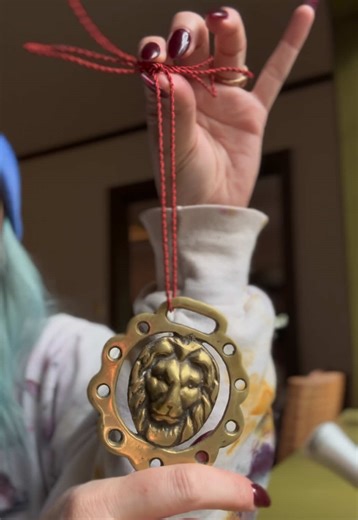 Always encouraging you to think outside of the box when it comes to your home, fashion and even tree! 🌲 What cool vintage pieces do you have that you could repurpose as ornaments? Stay tuned for the tree reveal! (I’m figuring it out as I go 🙈) #christmas #christmastree #vintage #thrift