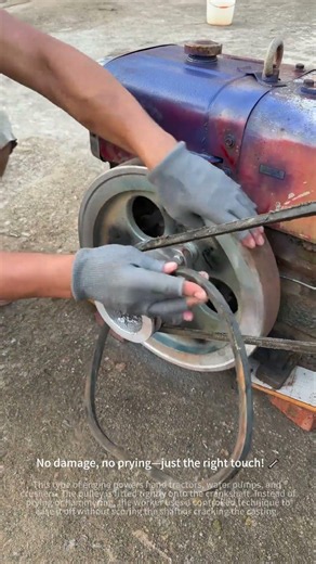 Damage-Free V-Belt Pulley Removal from a Diesel Engine 🔧⚙️