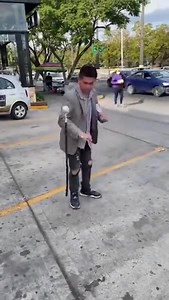 Un magicien de rue incroyablement doué