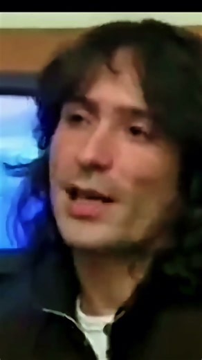 How did he finance his first album? #Extremoduro #robe #robertoiniesta #entrepreneurship