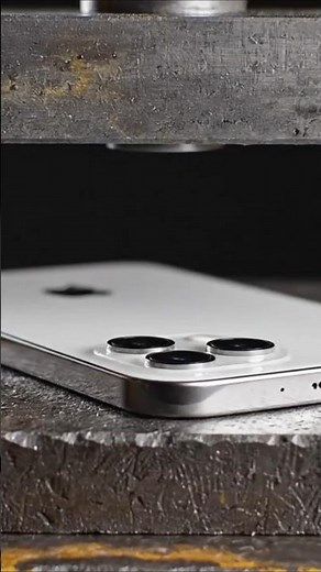 iPhone 17 Pro Air vs Hydraulic Press – AI Simulation Test (Veo 3 Render) 🔥📱