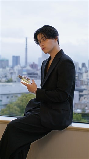 南雲 奨馬 on Instagram: "強さの中に、ふと感じる優しさと色っぽさ。 自分へのご褒美にはもちろん、大切な人へのギフトにもおすすめです。 @dolcegabbana_beauty Devotion Pour Homme eau de parfum @latelierdesparfums_jp #PR #DGBeauty #DGDevotion #ディヴォーション #ラトリエデパルファム"