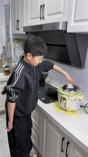 A boy made khichari for his parents 🥣❤️ Not a chef… but a lot of love 😄 Parents’ reaction = everything 🥹😂 Would your parents eat it? 👀👇 #fyp #foryou #foryoupage #desifood #homecooking #kidsbeingkids #familymoment #parentsreaction #wholesome #funnyvideo #foodtok #viralvideo