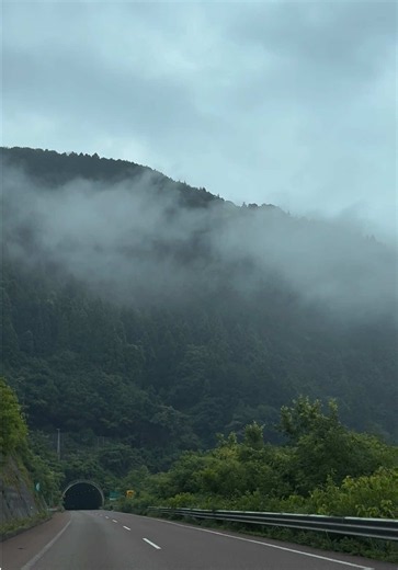 岐阜ドライブで楽しむ自然景色：曇りや霧の日の魅力
