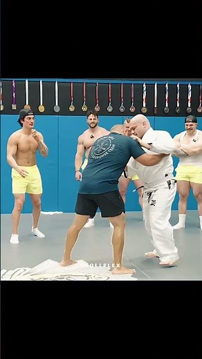 Cops vs bodybuilders😮‍💨 #cops #bodybuilder #challenge #gymedit