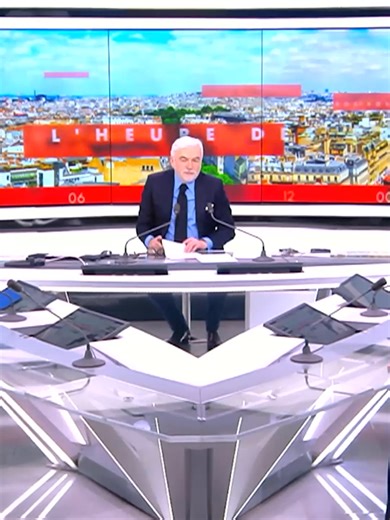 «Chaque jour qui passe est un sketch en Macronie», a lancé Pascal Praud ce mercredi dans son édito. #macron #cnews #politique